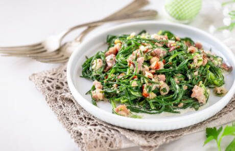 Warm,Agretti,Salad,With,Pancetta,,Parsley,And,Almonds