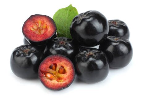 Chokeberry,With,Leaf,Isolated,On,White,Background.,Black,Aronia.
