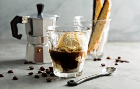 Coffee,Affogato,With,Vanilla,Ice,Cream,And,Espresso