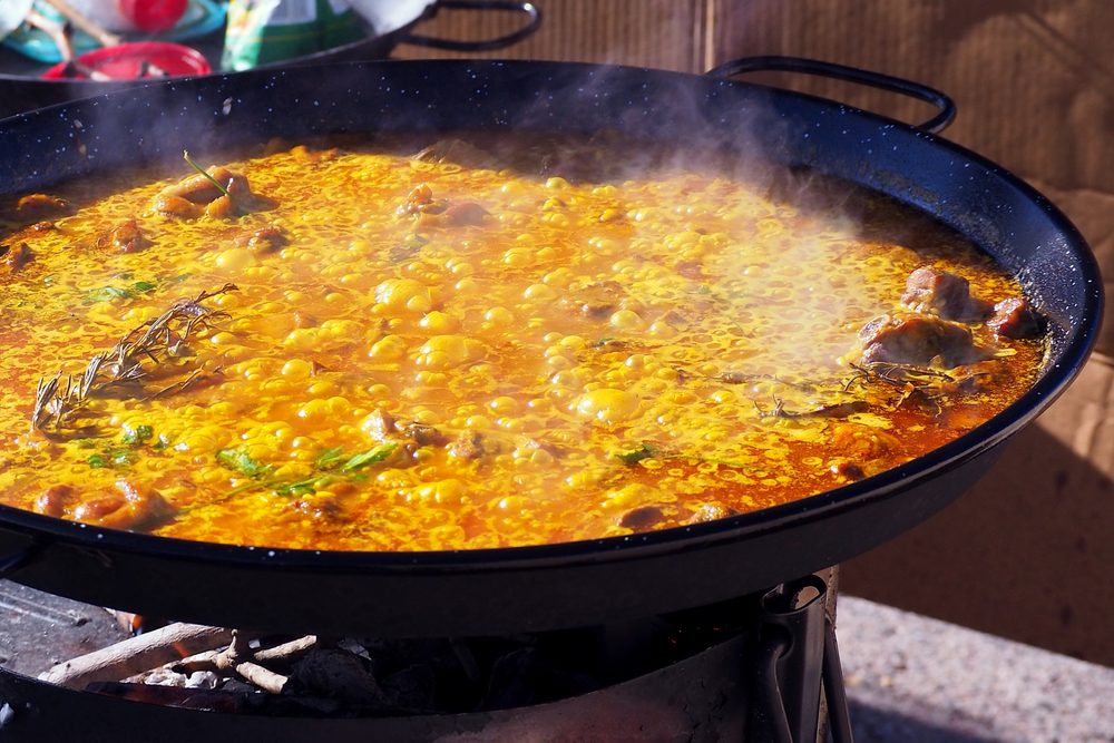 Traditional,Spanish,Paella,Simmering,With,Meat,,Saffron,,And,Vegetables,In