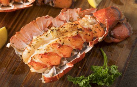 Seasoned,Baked,Lobster,Tails,With,Lemon,And,Butter,Sauce