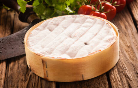 Delicious,Whole,Uncut,Ripe,French,Camembert,Cheese,In,A,Box